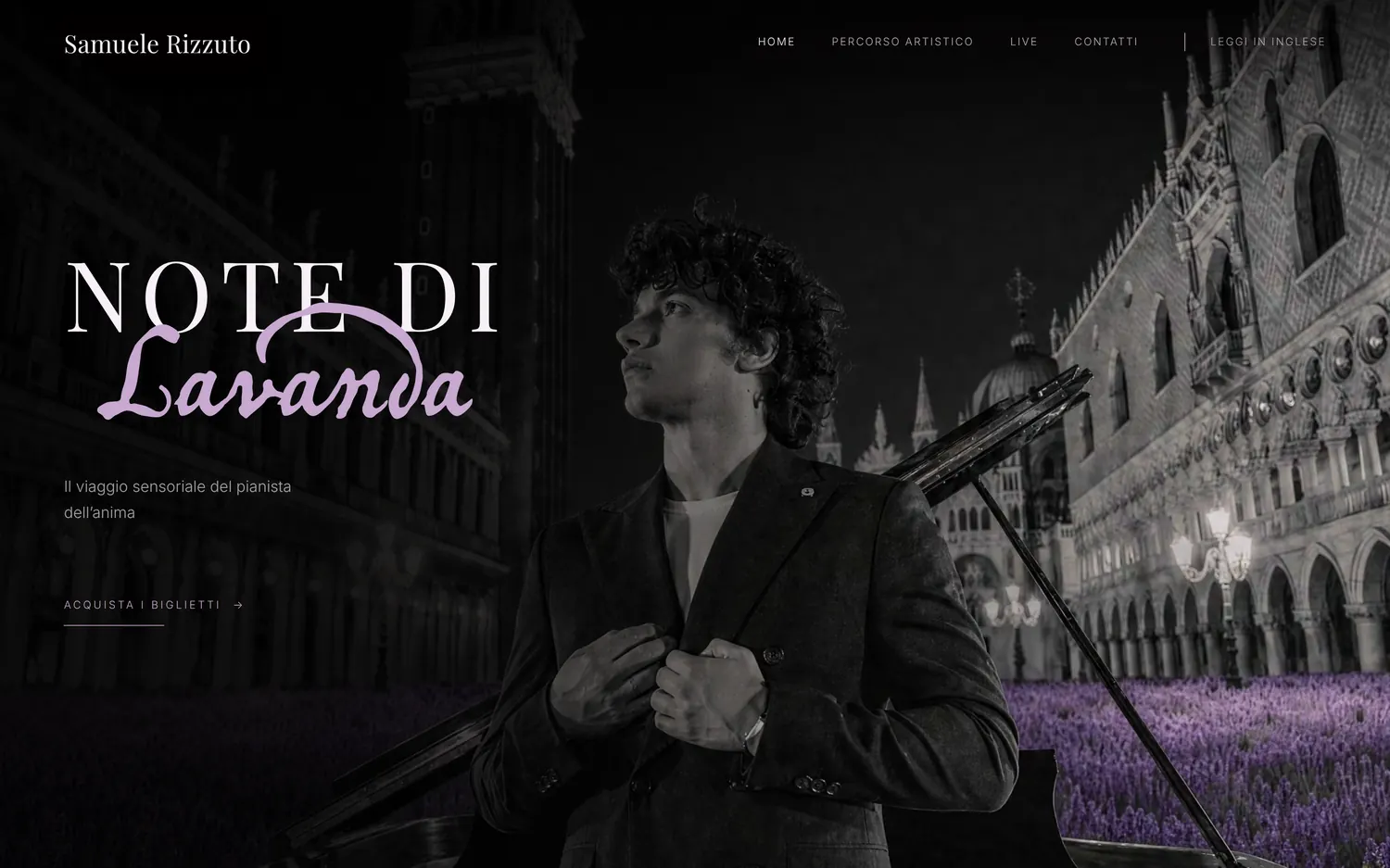 La prima schermata del sito di Samuele Rizzuto: il pianista davanti a Palazzo Ducale